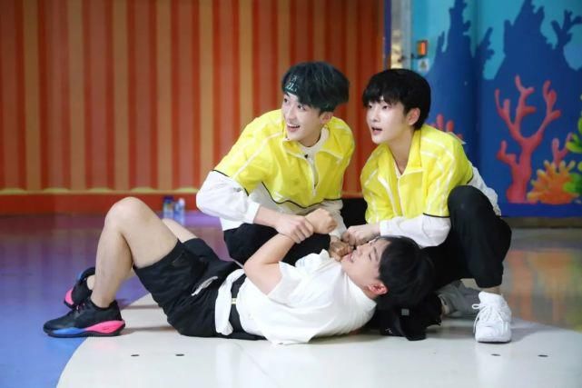  奔跑|今晚，继续跟着《奔跑吧》逛青岛！