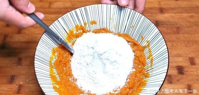 糯米粉|南瓜别做南瓜饼了,加一碗糯米粉,不煎也不炸,出锅连汤都不剩