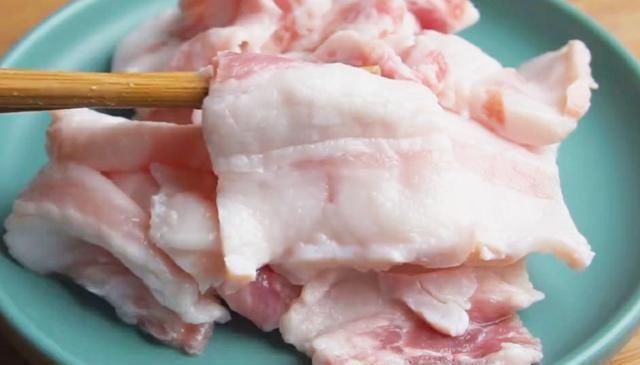  将其|猪肉解冻？很多人第一步就做错了，难怪猪肉解冻慢，赶紧告诉家人