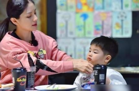  男人|沙溢被问：谁能治胡可？他说出了一个男人的名字，让人意想不到