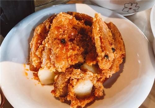  临走时|暑假回老家探亲，嫂子顶着高温做了一桌菜，临走时留下5千块钱！