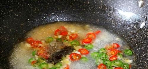  做法|大虾这么做壳酥肉嫩，比香辣虾做法简单，比白灼虾开胃