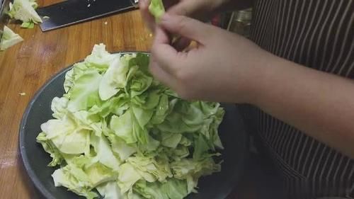  上桌|红薯粉条家常菜做法来啦！一大盘子菜，上桌瞬间被抢光