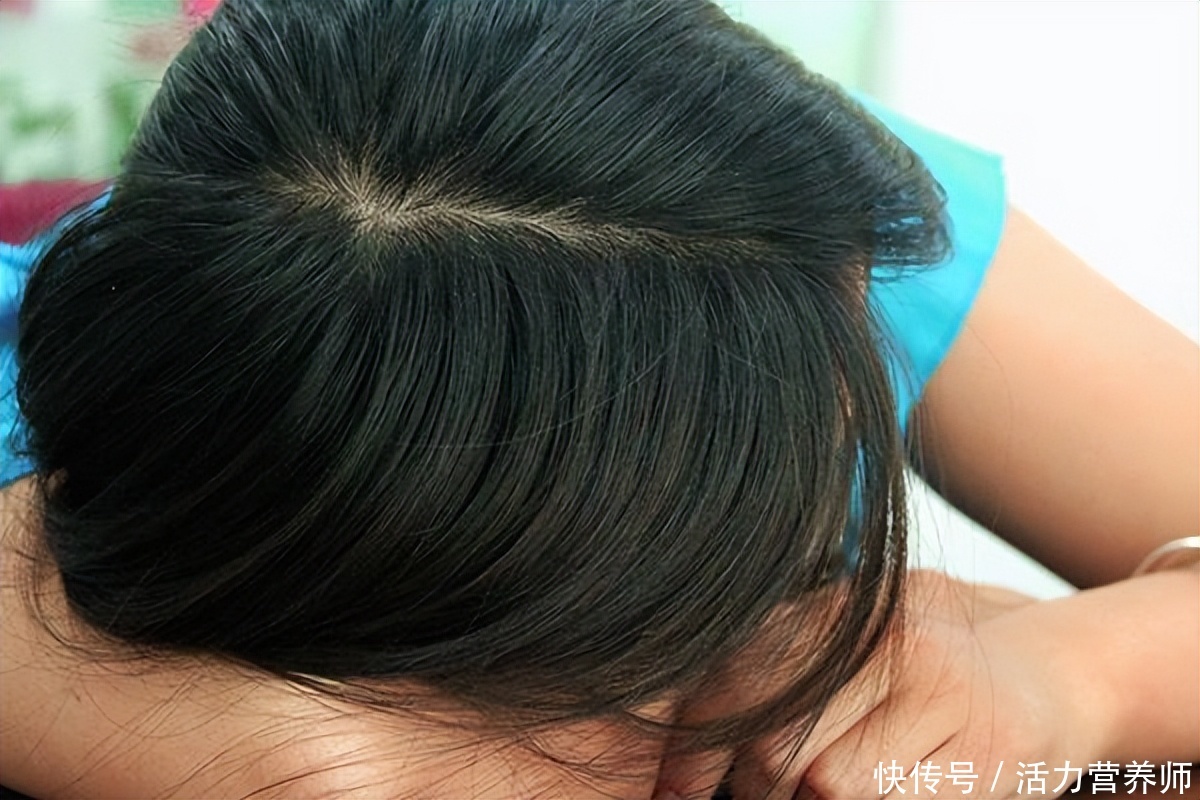 气血不足的10个症状有哪些(这4种气血不足的表现，你占了几条？占得越多，衰老的速度越快)