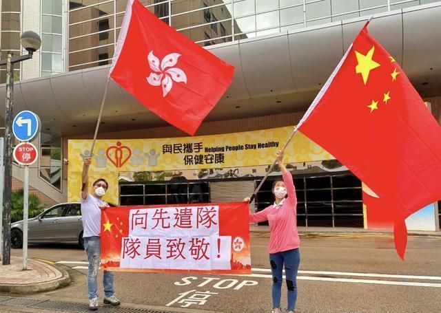 检测|国家队来了！香港市民在街头热烈欢迎核酸检测“先遣队”抵港