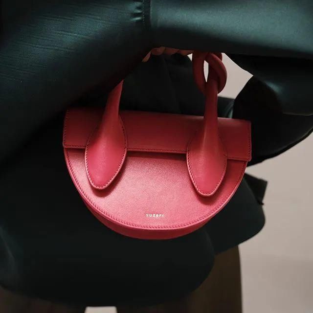  大牌|如果你有5000块，是攒钱买大牌包还是买小众品牌？