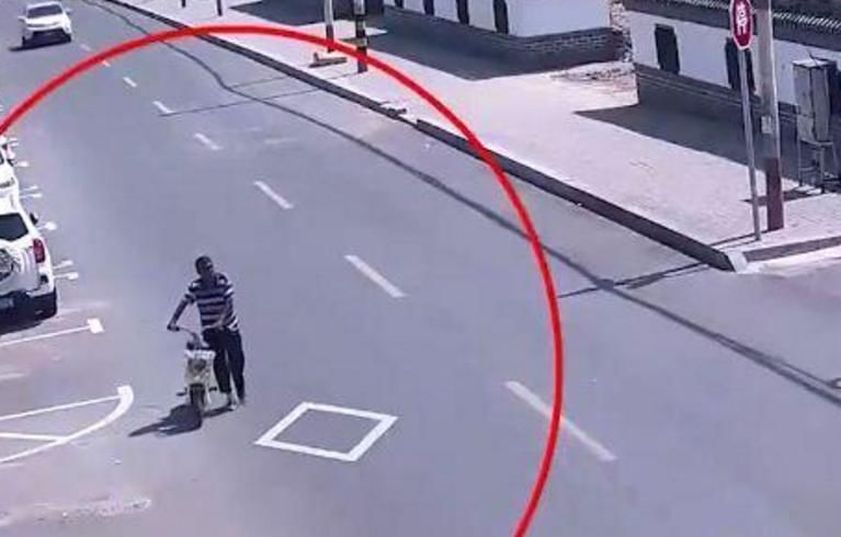  鬼才|令人无语的思维“鬼才”，偷车被抓不承认，还让证明车是车主的