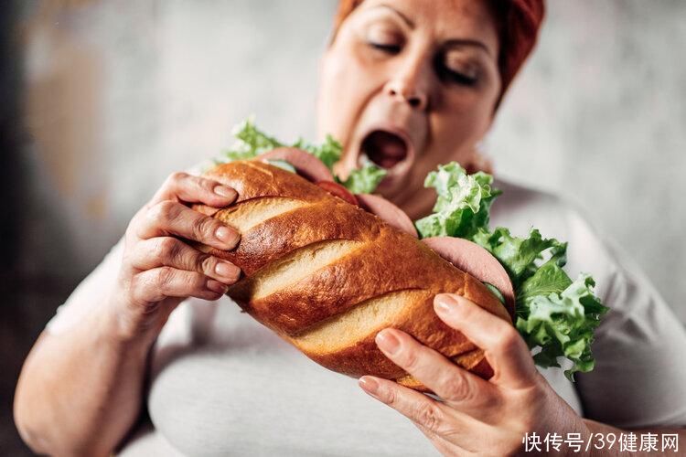 有子宫肌瘤是不是肚子显得比较大(有没有子宫肌瘤，肚子症状来判断？提醒：出现这3种情况别无视)