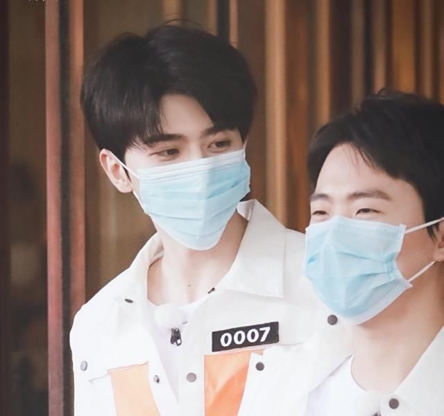  宝藏|郭麒麟：不拼爹，综艺营业，热搜常客，宝藏男孩为何这样“红”？