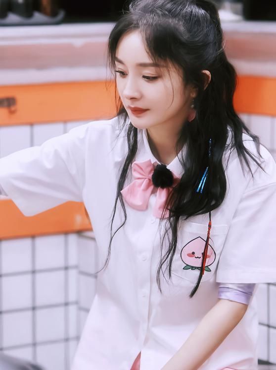  女生|有种厉害叫杨幂的坐姿，看清她是怎么做的，穿短裤的女生都佩服