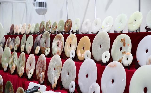 骗局|收藏品骗局专盯老年人！连环骗术防不胜防，到死都不能变现