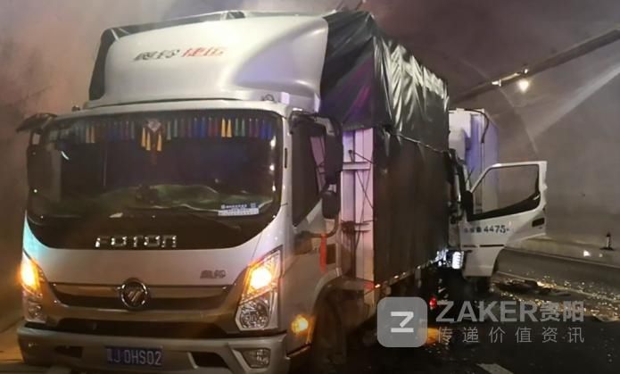  受伤|货车司机正准备检查雨布 后方车辆追尾致2人受伤被困