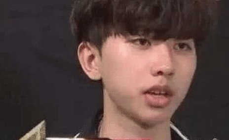  粉丝|蔡徐坤被质疑整容, 因吹气球下巴突出, 粉丝: 坤坤天生翘下巴