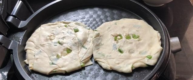 简单|20层葱油饼最简单的做法，学会这招，你家的饼也能变千层，好简单