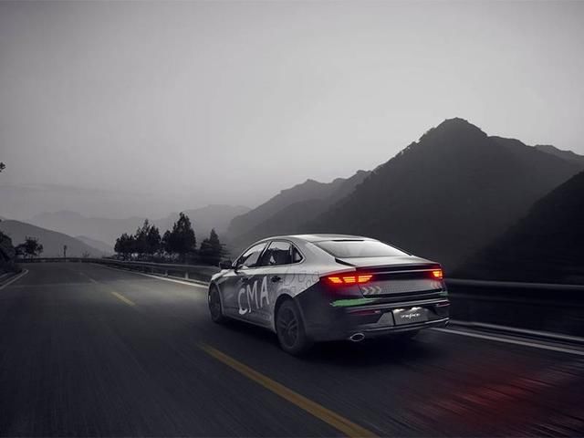 发动机|吉利全新轿车实车官图曝光，用沃尔沃2.0T发动机，造型太酷了