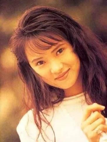  上热|18岁爆红，52岁被骂上热搜：“我身上的那些毛病，不是我想要的……”