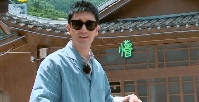  秦海璐|李浩菲笑黄晓明狼狈，赵丽颖暴露性格问题？该像秦海璐一样强硬