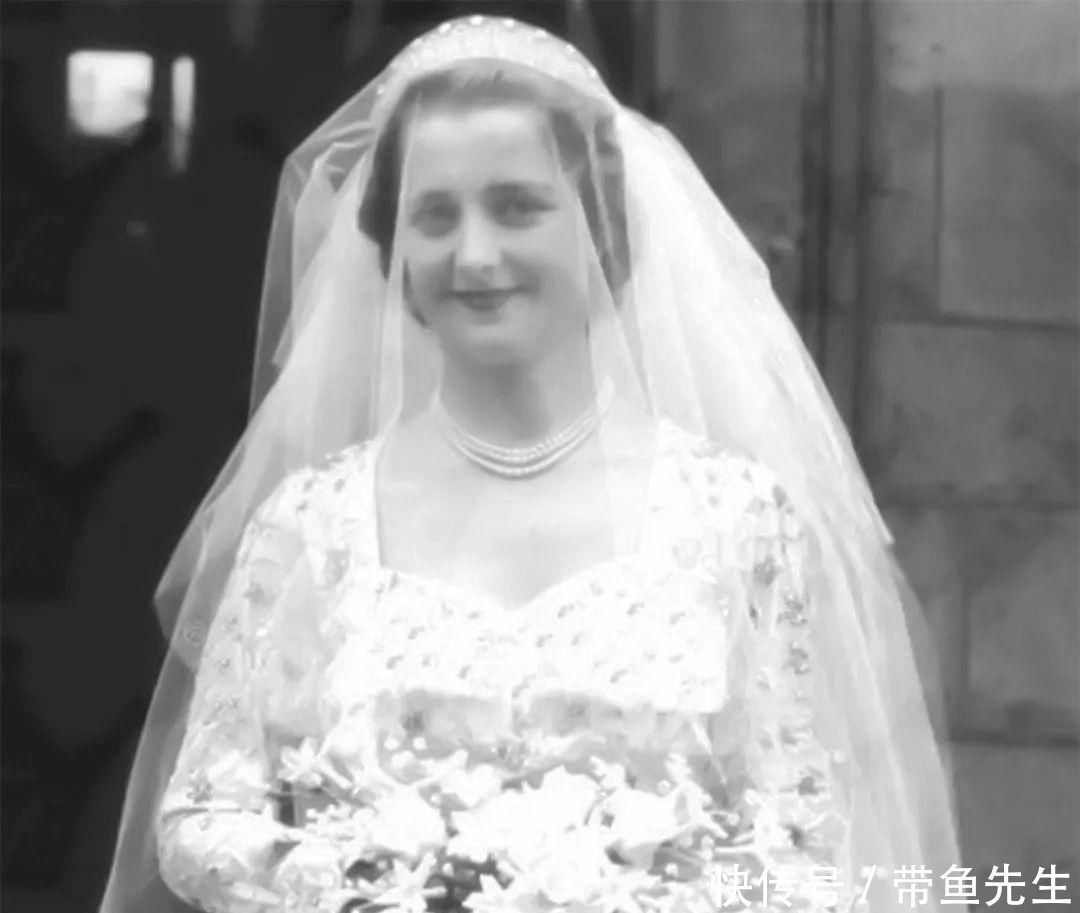 为伴|戴安娜6岁父母离异,她和弟弟相依为伴,周末见母亲是她最开心的