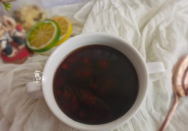 女人|35岁之后的女人，隔天这样喝一次，喝出好气色，皮肤红润有光泽