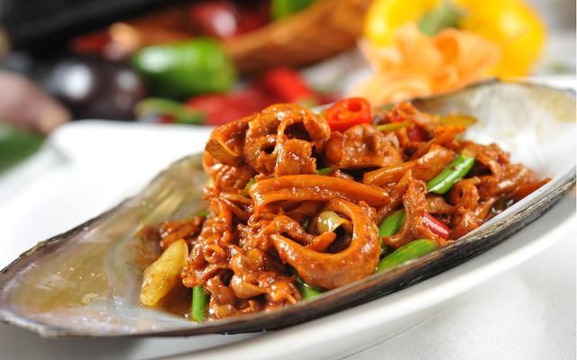  青红辣椒|美食分享：麻辣花甲，西蓝花炒虾仁，爆炒河蚌的家常美味做法