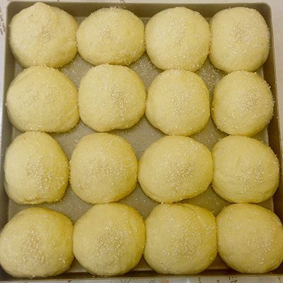 松软|淡奶油椰香肉松软面包