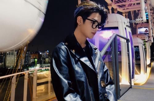  黄明昊|黄明昊到公司蹭奶为师妹投票，自曝抱选管哭，被迫吃霸王餐被通报