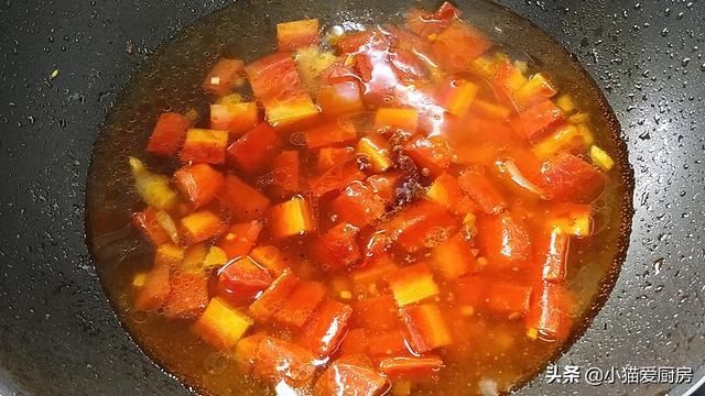 土豆|土豆和胡萝卜还能一起这么做,加上鸡胸肉和洋葱,味美好吃特解馋