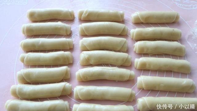 糕点|经典糕点蛋黄酥做法,7步就可上烤箱,外酥内软好吃不用花钱买