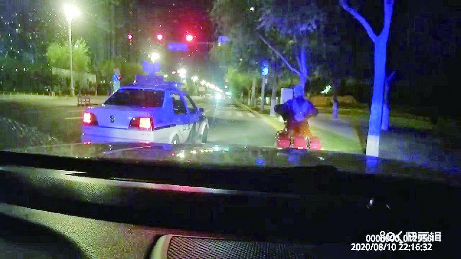  驾驶|哈市交警开展夜查 哈雷半夜放“嗨曲”驾驶人准驾车型不符被处罚