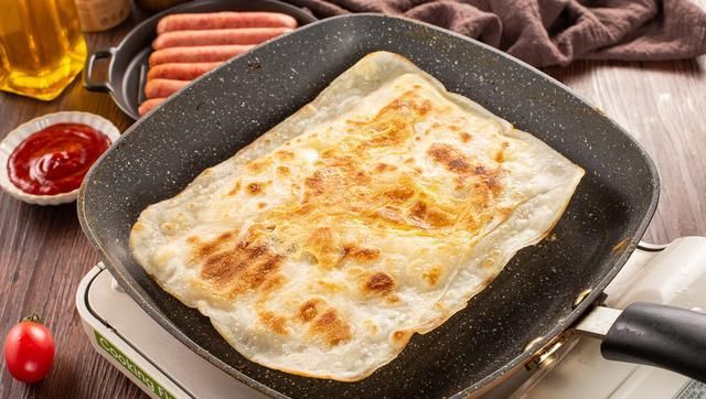 灌饼|在家学做鸡蛋灌饼,只需一个小技巧,个个松软鼓大包