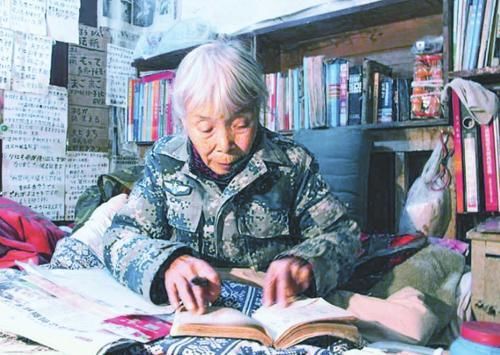  举动|两位老人银行转账千万，慷慨举动不料曝光身份，可敬