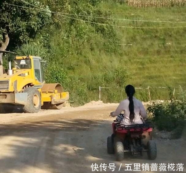 笑话|搞笑图片幽默段子笑话：妹子，看得出来你很想当皇后啊，哈哈