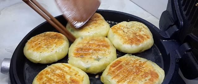 老板|以后面粉就这样做,撒1把葱花,比鸡蛋饼还好吃,学会自己当老板