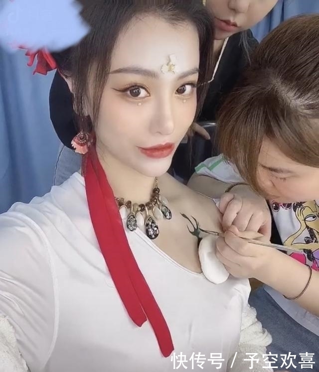 精致|刘翔的前妻现在发展的真好,进组拍戏画精致妆容,看着很高级