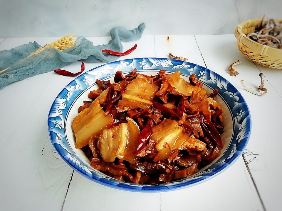 笋干炒肉|五花肉加点它,简单炒一炒,老公胃口大开,下酒又下饭!