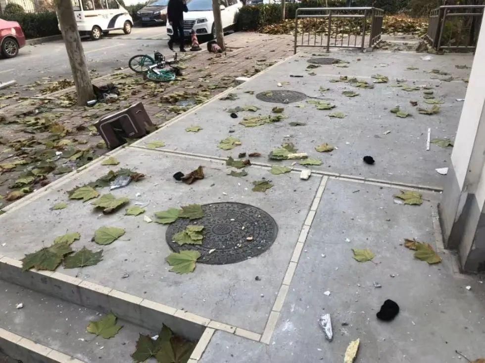  小区|突发！一小区燃气爆炸，年轻女子从21楼坠落身亡！