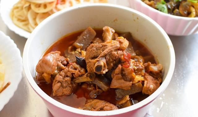 素菜|妹妹一家来吃饭,3个肉菜4个素菜,简单好吃全部光盘