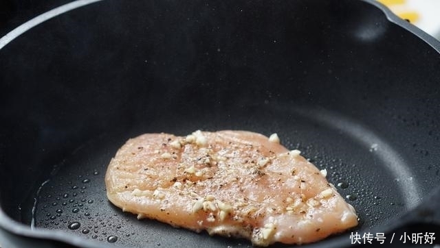 多汁|鸡胸肉又老又柴吃不下?试试这样做,鸡胸肉鲜嫩多汁,成抢手货