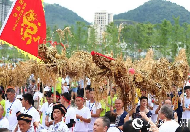 戏水|贵州德江：土家儿女与龙戏水共享夏日清凉