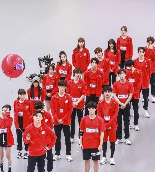 一雪前耻|《超新星运动会》热血开赛,明星队经验老道,周震南一雪前耻?