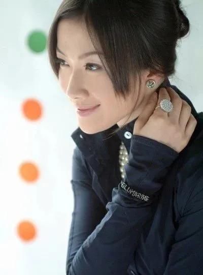  把子|江苏卫视“扛把子”陈怡，30岁隐退留学深造，她如今过得怎么样？