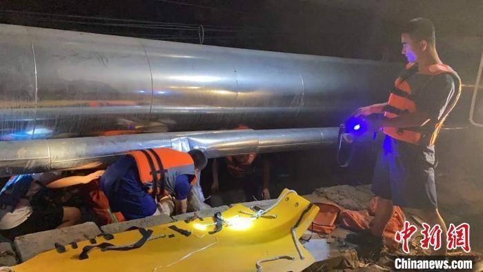  电动车|山西太原一女子暴雨天骑电动车被大水冲走不幸身亡