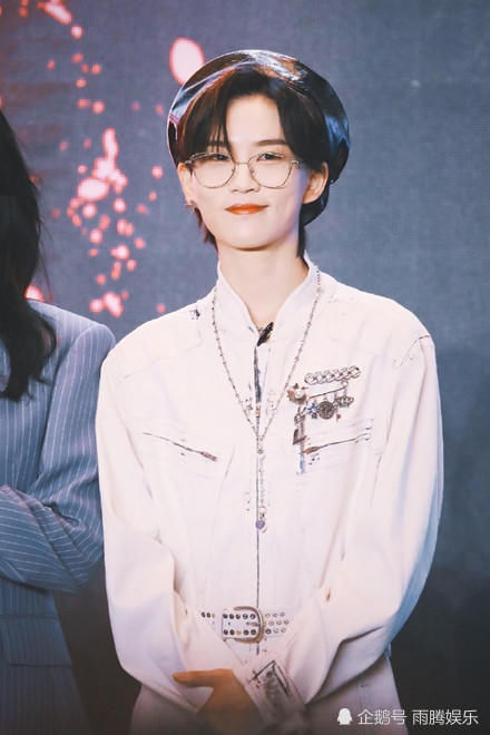  路透|THE9团综发布会路透照曝光，喻言小蛮腰超抢眼，许佳琪成最强门面担当