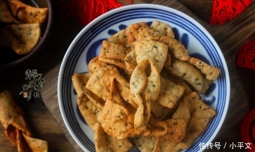 酥脆|用面粉做的小零食,喷香酥脆,一会儿就做1锅,大人孩子抢着吃