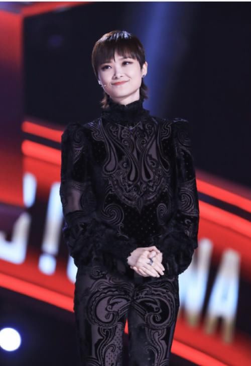  粉丝|李宇春对着李荣浩一秒眨眼600次，粉丝表示有被电到