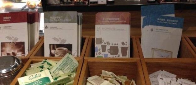 回答|去星巴克喝咖啡,被问加糖还是加奶别乱回答,当心花不必要的钱