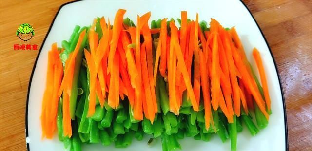  家常|最近网红豆角家常做法火了，3斤都不够吃，不炒也不炖比吃肉还香