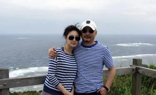  绮又|和余男相恋10年，娶张雨绮又离婚的他，如今55岁又恋上27岁网红？