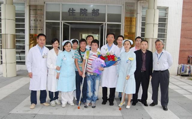  熊洞|从爬着上学到站立支教 专访凉山小伙熊洞：在梦开始的地方，像一盏灯照亮村庄