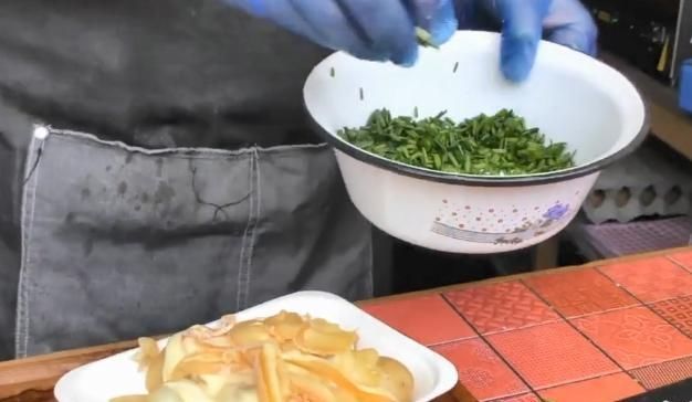  看馋|见识下瑞士大厨制作“奶酪”现场，当它融化那一刻，简直看馋了